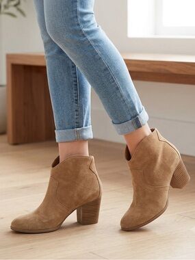 Women’s size 8.5 brown booties, Georgia, faux Suede tan boots